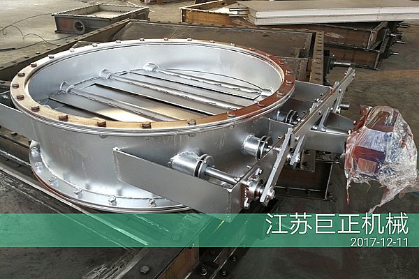圓形擋板門（直徑190cm），準(zhǔn)備入庫(kù)中