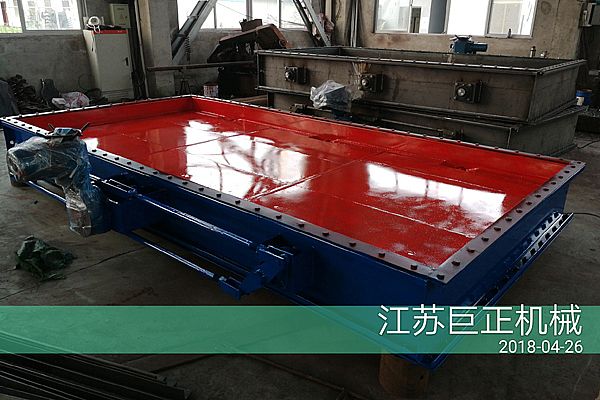 擋板門出庫(kù)發(fā)貨，打包完工出發(fā)了
